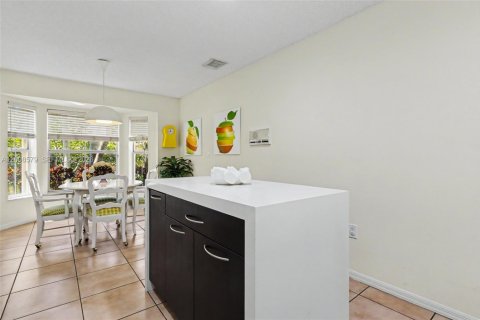 Villa ou maison à vendre à Hollywood, Floride: 3 chambres, 178.28 m2 № 2072601 - photo 7