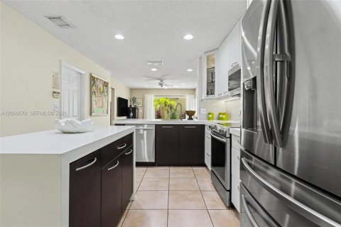Villa ou maison à vendre à Hollywood, Floride: 3 chambres, 178.28 m2 № 2072601 - photo 6