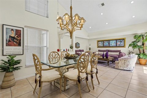 Villa ou maison à vendre à Hollywood, Floride: 3 chambres, 178.28 m2 № 2072601 - photo 12