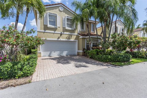 Villa ou maison à vendre à Hollywood, Floride: 3 chambres, 178.28 m2 № 2072601 - photo 25