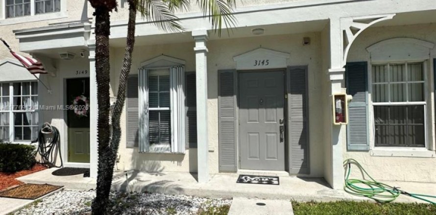 Condominio en Dania Beach, Florida, 2 dormitorios  № 1617502