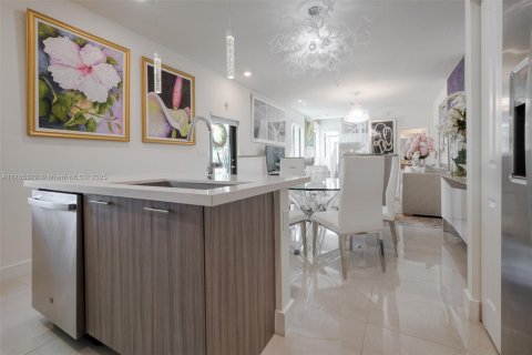 Adosado en venta en Doral, Florida, 3 dormitorios, 192.31 m2 № 1867586 - foto 7