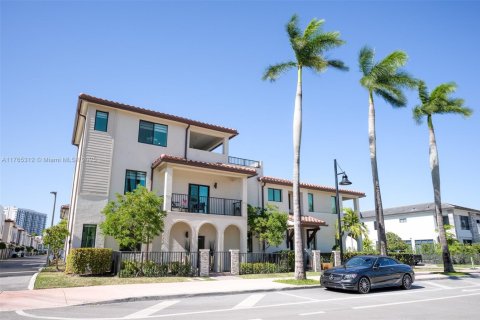 Adosado en venta en Doral, Florida, 3 dormitorios, 192.31 m2 № 1867586 - foto 4