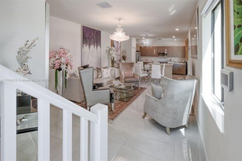 Adosado en venta en Doral, Florida, 3 dormitorios, 192.31 m2 № 1867586 - foto 9