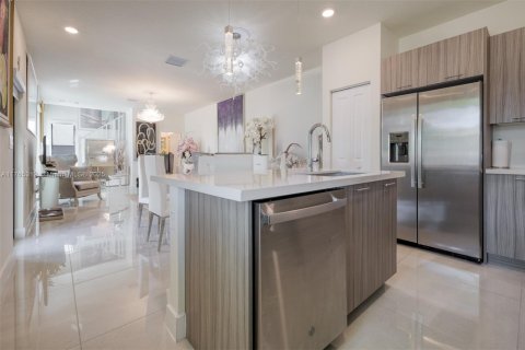 Adosado en venta en Doral, Florida, 3 dormitorios, 192.31 m2 № 1867586 - foto 6