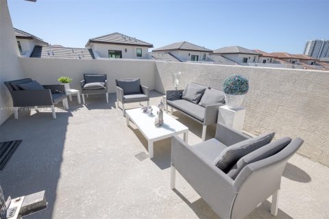 Adosado en venta en Doral, Florida, 3 dormitorios, 192.31 m2 № 1867586 - foto 30