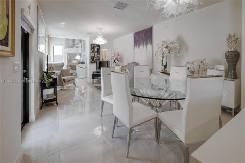 Adosado en venta en Doral, Florida, 3 dormitorios, 192.31 m2 № 1867586 - foto 8