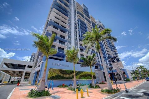 Купить кондоминиум в Дорал, Флорида 2 спальни, 94.39м2, № 1731046 - фото 1