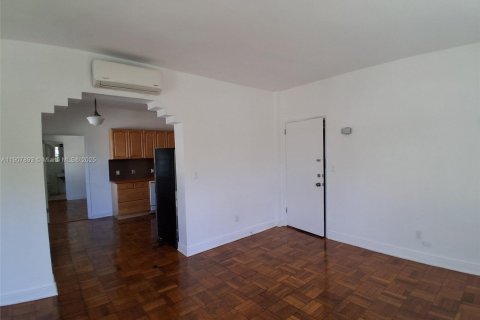 Снять в аренду квартиру в Майами-Бич, Флорида 1 спальня, 65.03м2, № 1967705 - фото 8