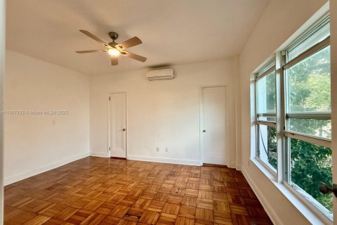 Снять в аренду квартиру в Майами-Бич, Флорида 1 спальня, 65.03м2, № 1967705 - фото 24