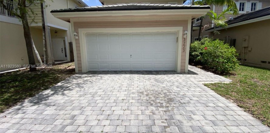 Casa en Homestead, Florida 5 dormitorios, 201.6 m2 № 1982197