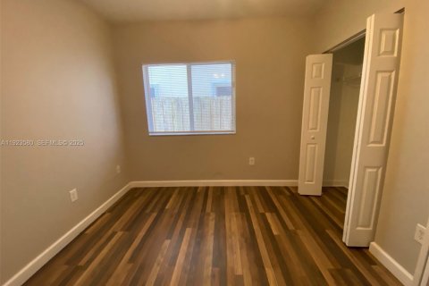 Casa en venta en Homestead, Florida, 5 dormitorios, 201.6 m2 № 1982197 - foto 3