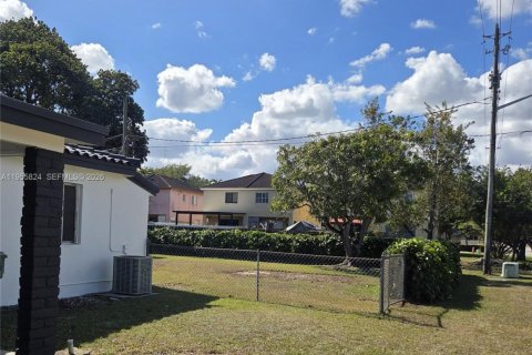 Купить виллу или дом в Хомстед, Флорида 3 спальни, 110.65м2, № 2009829 - фото 12