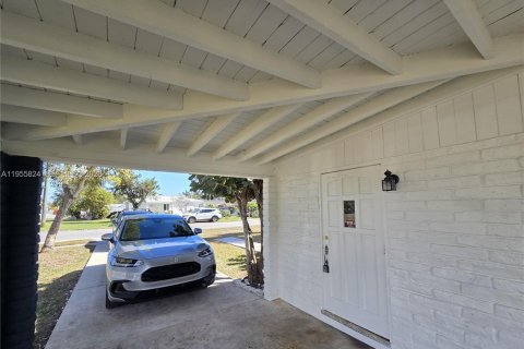 Купить виллу или дом в Хомстед, Флорида 3 спальни, 110.65м2, № 2009829 - фото 17