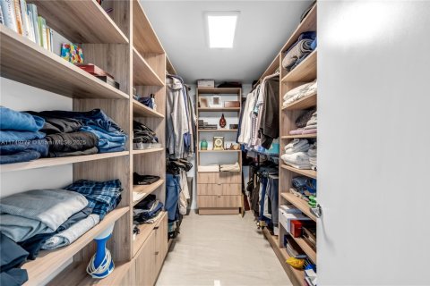 Condo in North Miami Beach, Florida, 2 bedrooms  № 2054194 - photo 24