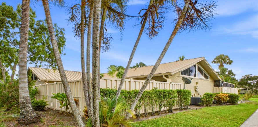Townhouse in Palm Beach Gardens, Florida 3 bedrooms, 118.54 sq.m. № 2311302
