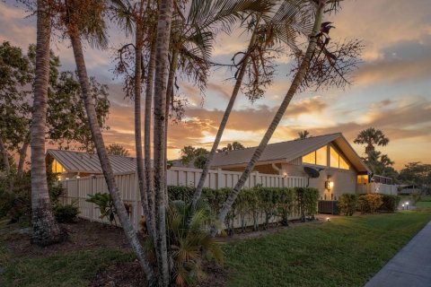 Townhouse in Palm Beach Gardens, Florida 3 bedrooms, 118.54 sq.m. № 2311302 - photo 2