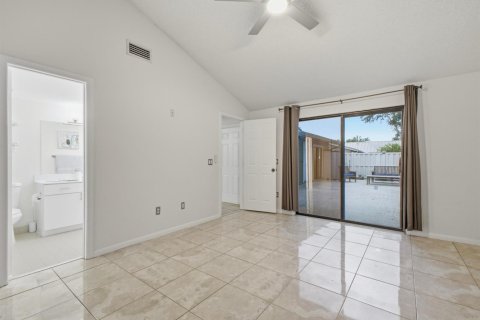 Townhouse in Palm Beach Gardens, Florida 3 bedrooms, 118.54 sq.m. № 2311302 - photo 17