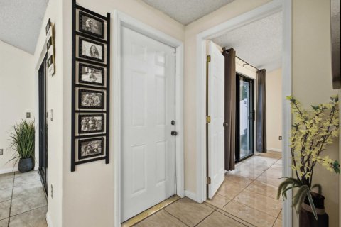 Townhouse in Palm Beach Gardens, Florida 3 bedrooms, 118.54 sq.m. № 2311302 - photo 6
