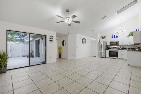 Townhouse in Palm Beach Gardens, Florida 3 bedrooms, 118.54 sq.m. № 2311302 - photo 10