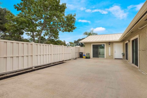 Townhouse in Palm Beach Gardens, Florida 3 bedrooms, 118.54 sq.m. № 2311302 - photo 4
