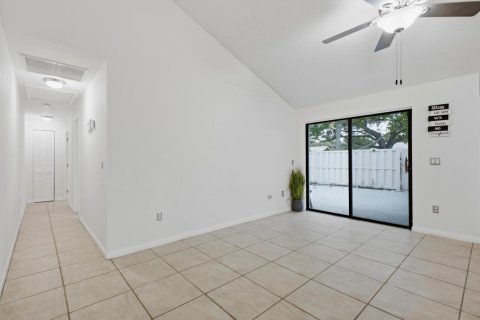 Townhouse in Palm Beach Gardens, Florida 3 bedrooms, 118.54 sq.m. № 2311302 - photo 9