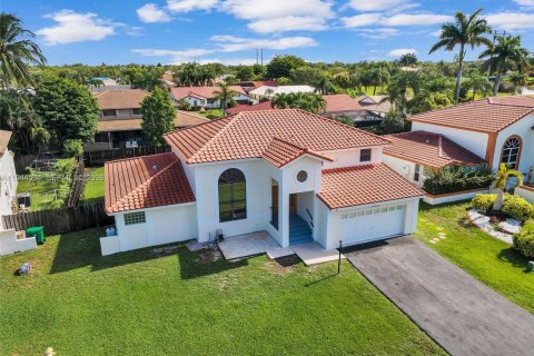 House in Davie, Florida 5 bedrooms, 258.92 sq.m. № 2002692