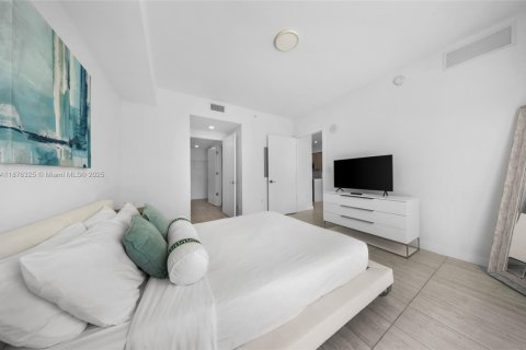 Condo in Miami, Florida, 1 bedroom  № 2037048 - photo 12