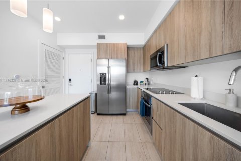 Condo in Miami, Florida, 1 bedroom  № 2037048 - photo 5