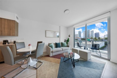 Condo in Miami, Florida, 1 bedroom № 2037048