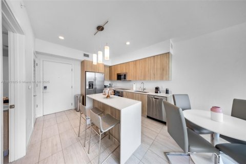 Condo in Miami, Florida, 1 bedroom  № 2037048 - photo 2