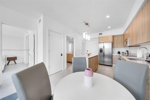 Condo in Miami, Florida, 1 bedroom  № 2037048 - photo 4
