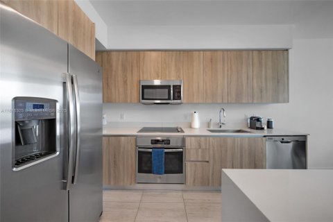 Condo in Miami, Florida, 1 bedroom  № 2037048 - photo 3