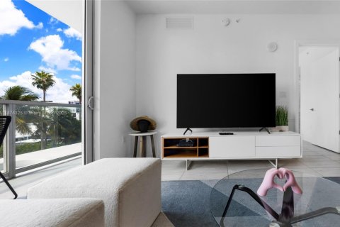 Condo in Miami, Florida, 1 bedroom  № 2037048 - photo 7