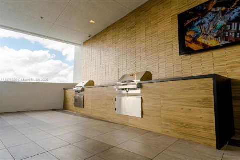 Condo in Miami, Florida, 1 bedroom  № 2037048 - photo 24