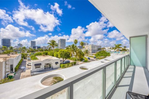Condo in Miami, Florida, 1 bedroom  № 2037048 - photo 19