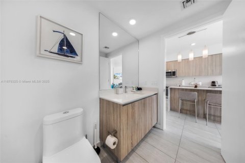 Condo in Miami, Florida, 1 bedroom  № 2037048 - photo 14