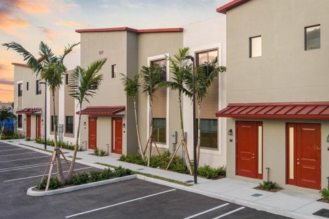 Adosado en Oakland Park, Florida 3 dormitorios, 136.85 m2 № 2008711