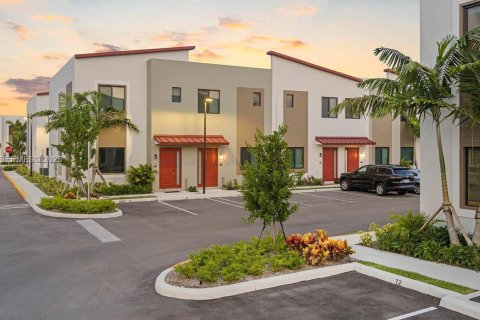 Adosado en alquiler en Oakland Park, Florida, 3 dormitorios, 136.85 m2 № 2008711 - foto 2