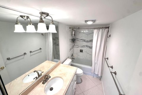 Снять в аренду кондоминиум в Форт-Лодердейл, Флорида 3 комнаты, 111.48м2, № 2147281 - фото 17