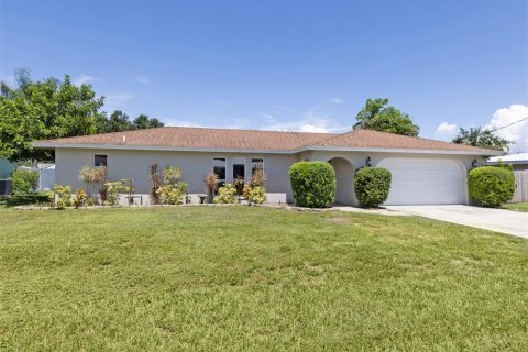 House in Sarasota, Florida 4 bedrooms, 182 sq.m. № 2342521