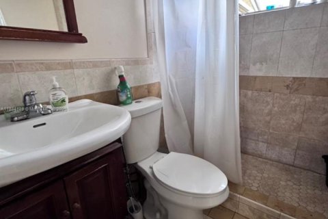 Villa ou maison à vendre à Miami, Floride: 3 chambres, 87.79 m2 № 1930981 - photo 4