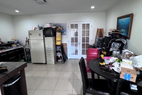Villa ou maison à vendre à Miami, Floride: 3 chambres, 87.79 m2 № 1930981 - photo 13