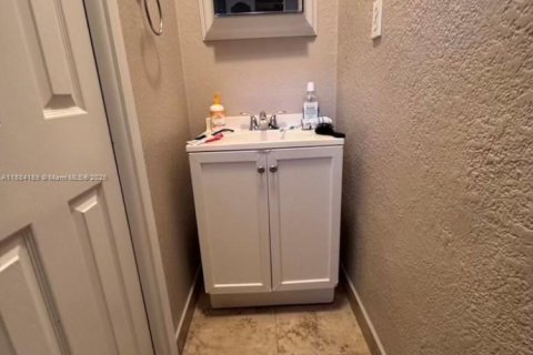 Villa ou maison à vendre à Miami, Floride: 3 chambres, 87.79 m2 № 1930981 - photo 18