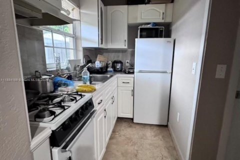 Villa ou maison à vendre à Miami, Floride: 3 chambres, 87.79 m2 № 1930981 - photo 17