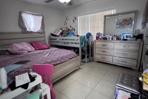 Villa ou maison à vendre à Miami, Floride: 3 chambres, 87.79 m2 № 1930981 - photo 5