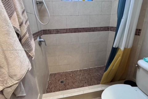 Villa ou maison à vendre à Miami, Floride: 3 chambres, 87.79 m2 № 1930981 - photo 19