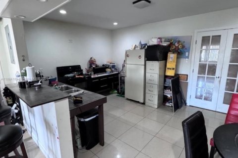 Villa ou maison à vendre à Miami, Floride: 3 chambres, 87.79 m2 № 1930981 - photo 11