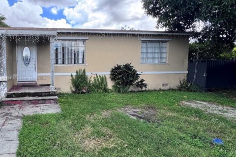 Villa ou maison à vendre à Miami, Floride: 3 chambres, 87.79 m2 № 1930981 - photo 1