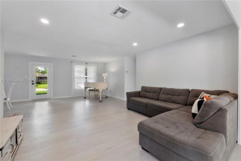 Casa en venta en Plantation, Florida, 3 dormitorios, 151.15 m2 № 2047821 - foto 8